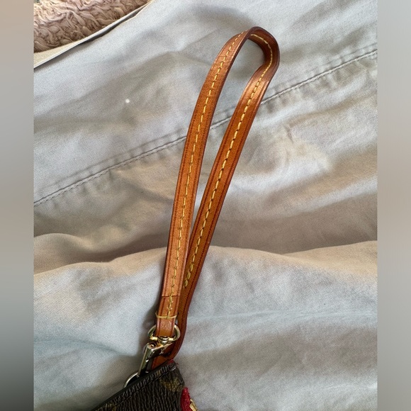 Louis Vuitton pouchett/ wristlet - Picture 3 of 9